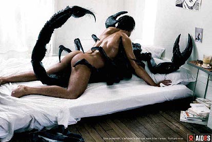 Man has sex with giant scorpion, Mann im bett mit riesigem skorpion!