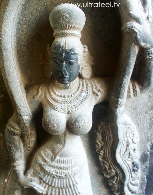 Goddess with naked breast, breasts, tits in Shiva temple, Tiruvannamalai. (cr)eated by ultrafeel.tv